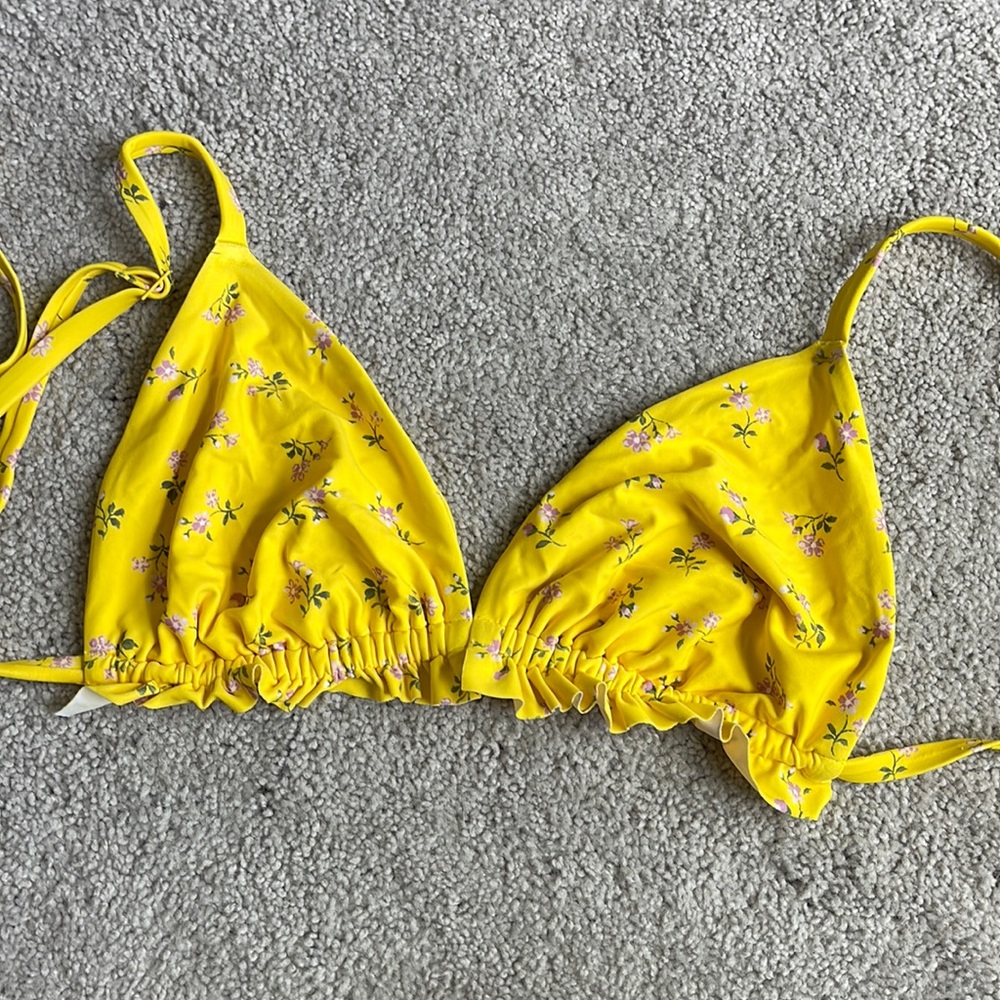 Floral ruffle bikini top